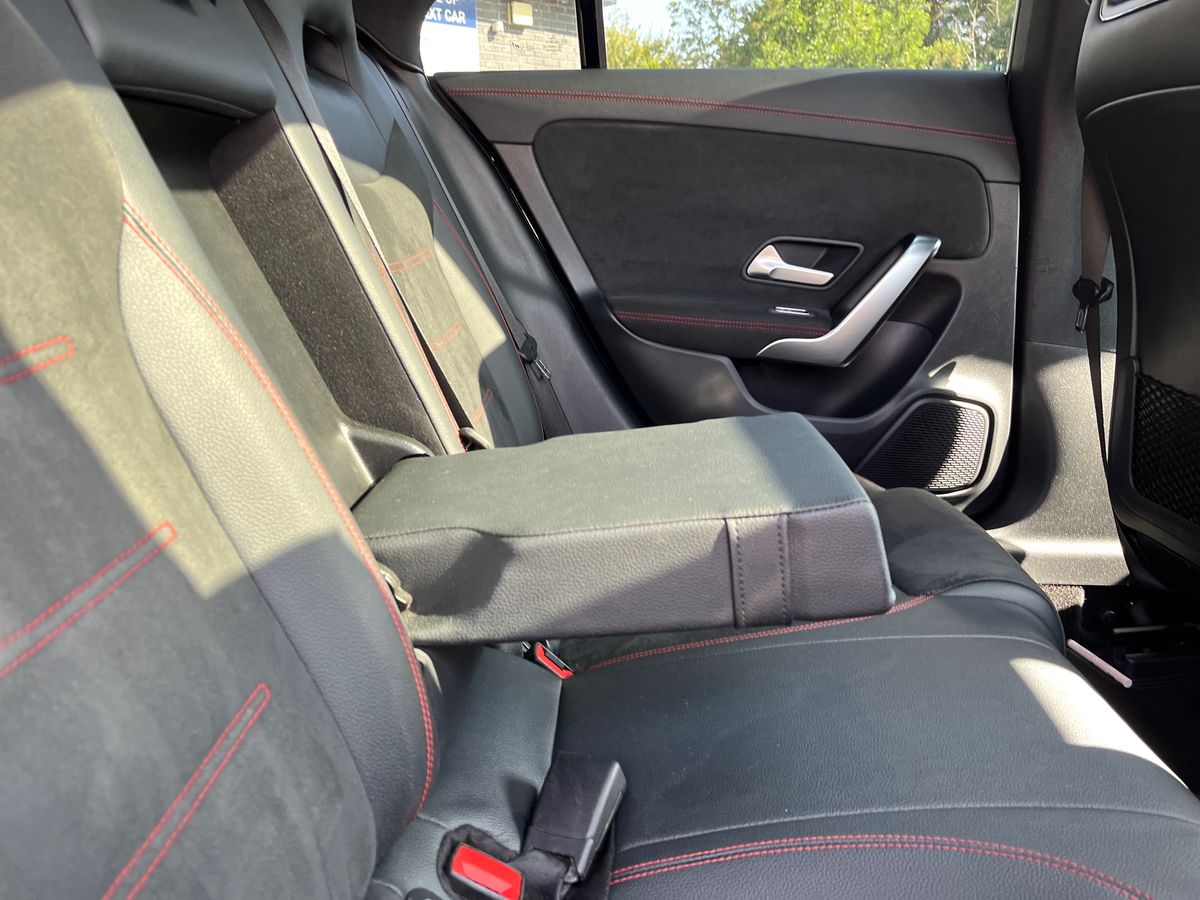 Mercedes-Benz CLA Photo 32