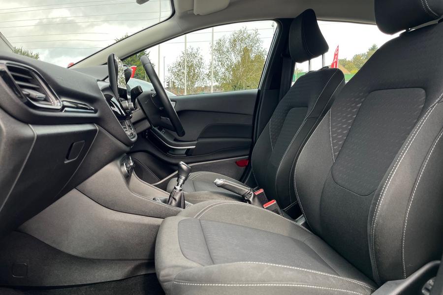 Ford FIESTA Photo autoimg-1a715b560148ea34253c482eadbcfb8ea0ca2eb7.jpg