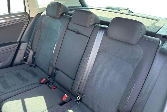 VOLKSWAGEN Tiguan Photo 9