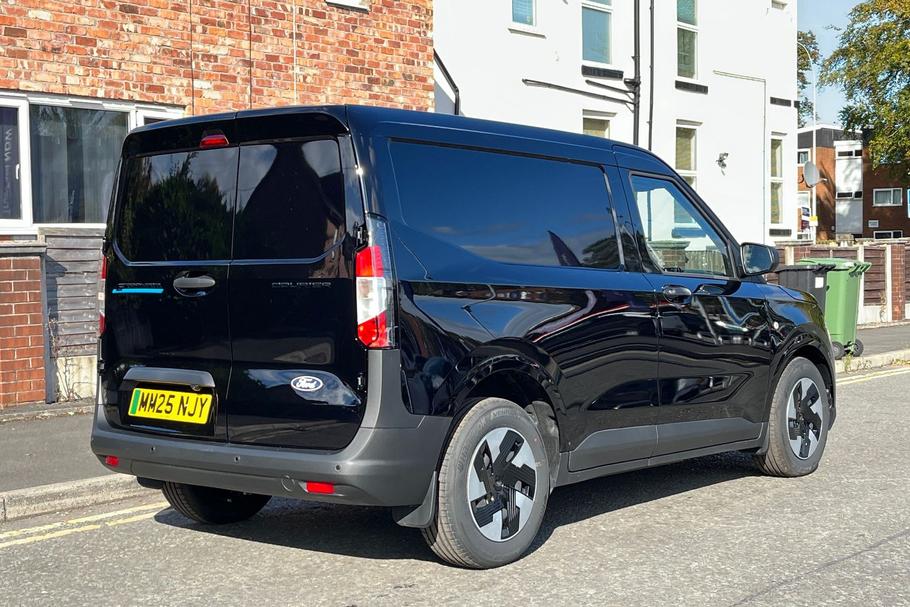 Used Ford E-TRANSIT COURIER 7
