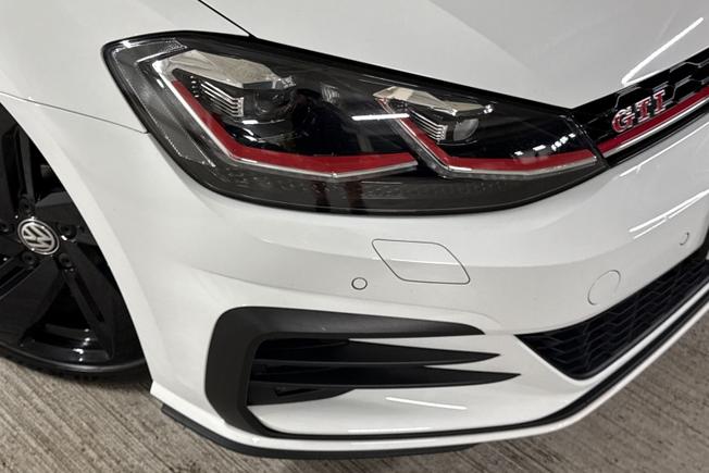 VOLKSWAGEN Golf Photo 19
