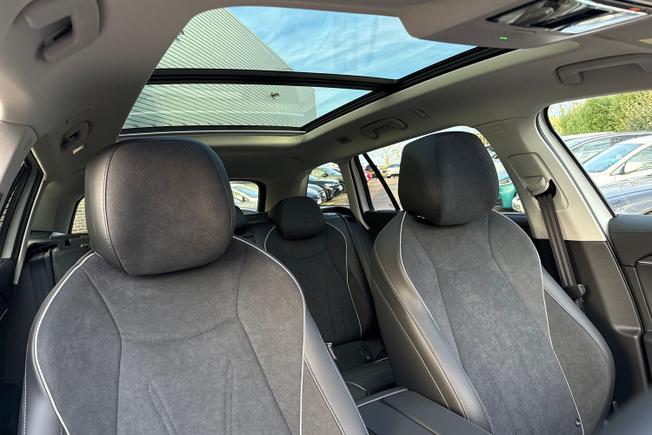 VOLKSWAGEN Passat Photo 25