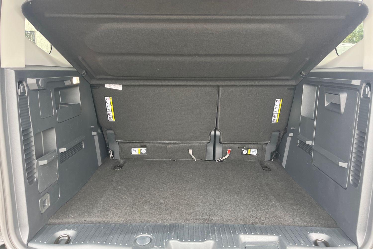 Ford E-Tourneo Courier Photo 20