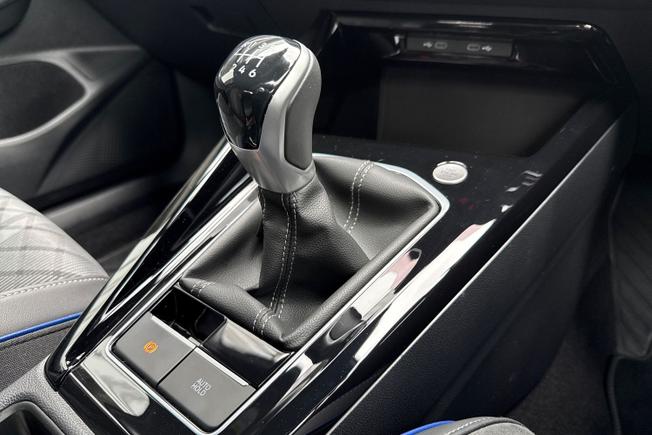 Volkswagen Golf Photo 25