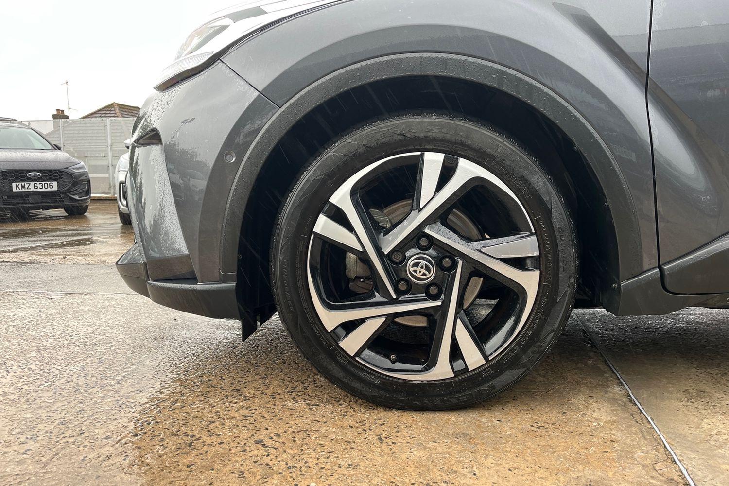 Toyota C-HR Photo 7