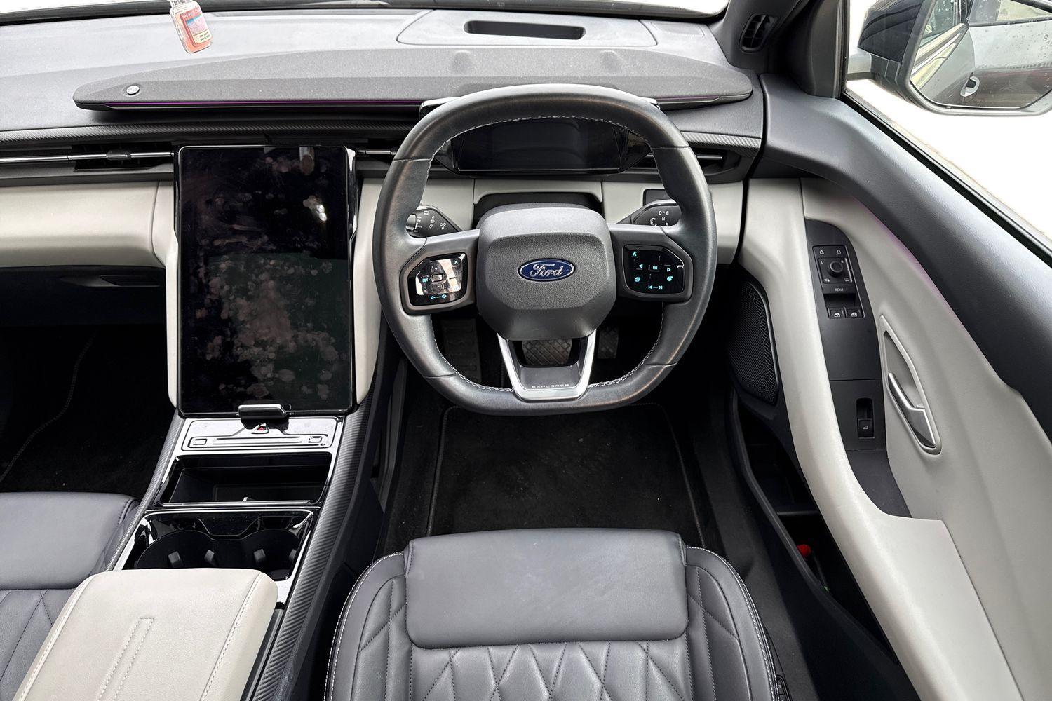 Ford Explorer Photo 10