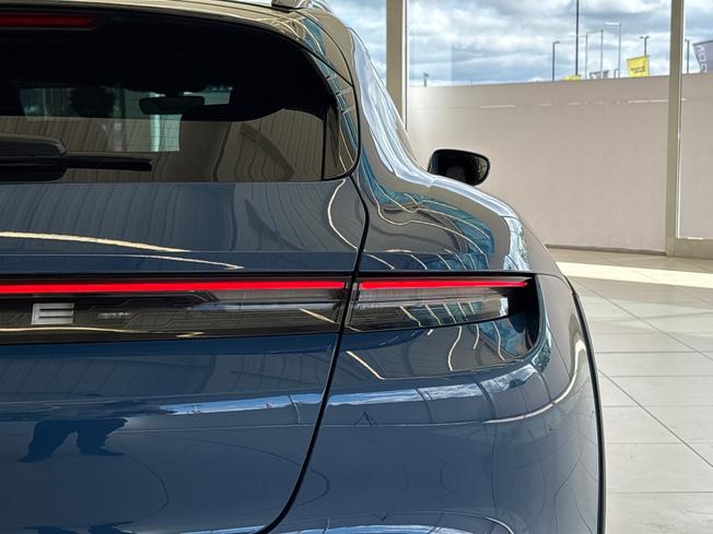 PORSCHE Taycan Photo 23