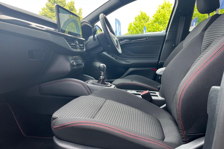 Ford FOCUS Photo autoimg-1aadc83dbbb8b3b53864052d46fc0e240aabc537.jpg