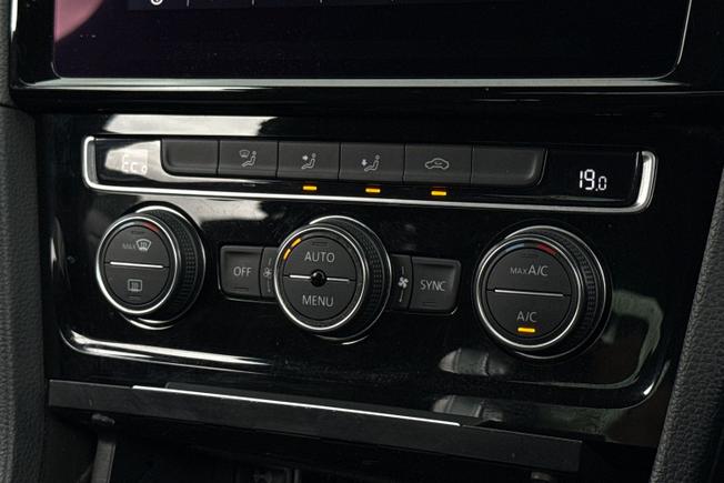 Volkswagen Golf Photo 33