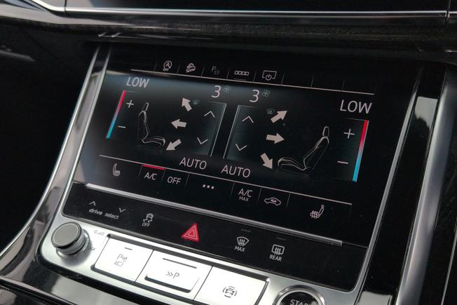 AUDI Q8 Photo 26