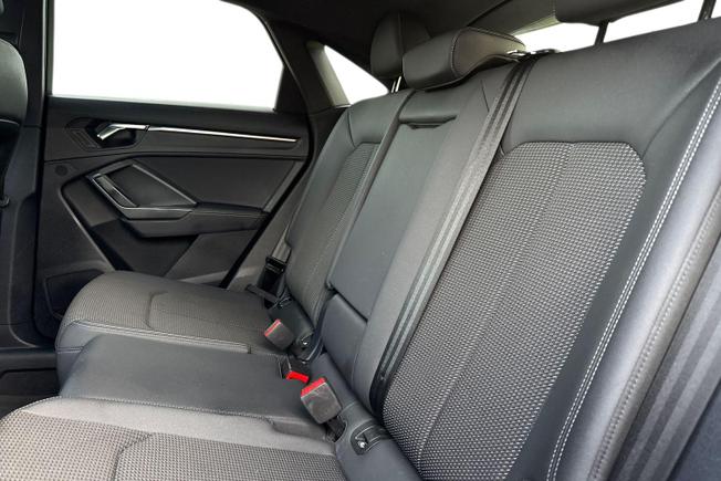 AUDI Q3 Photo 9