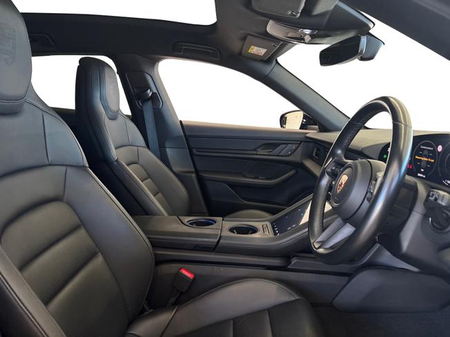 PORSCHE Taycan Photo 11