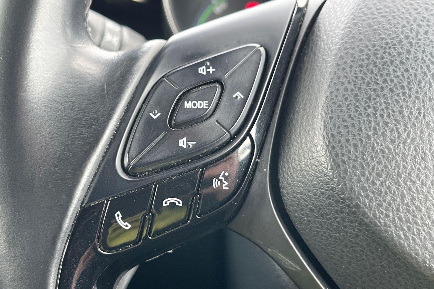 Toyota C-HR Photo 37