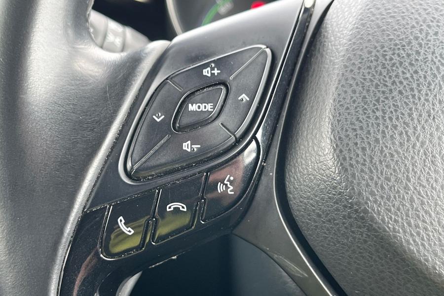 Toyota C-HR Photo autoimg-1ab7b8610a412e2031bfa000206786d4396075d6.jpg