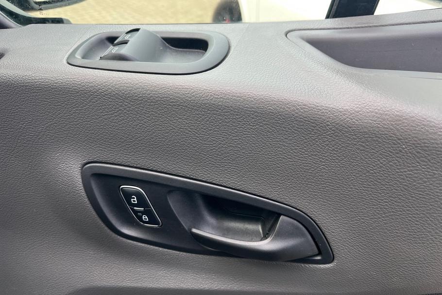 Used FORD TRANSIT WV75VNK 32