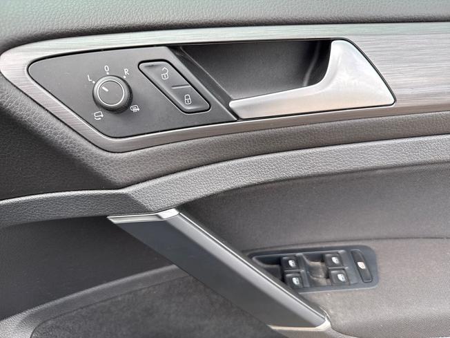 Volkswagen Golf Photo 28