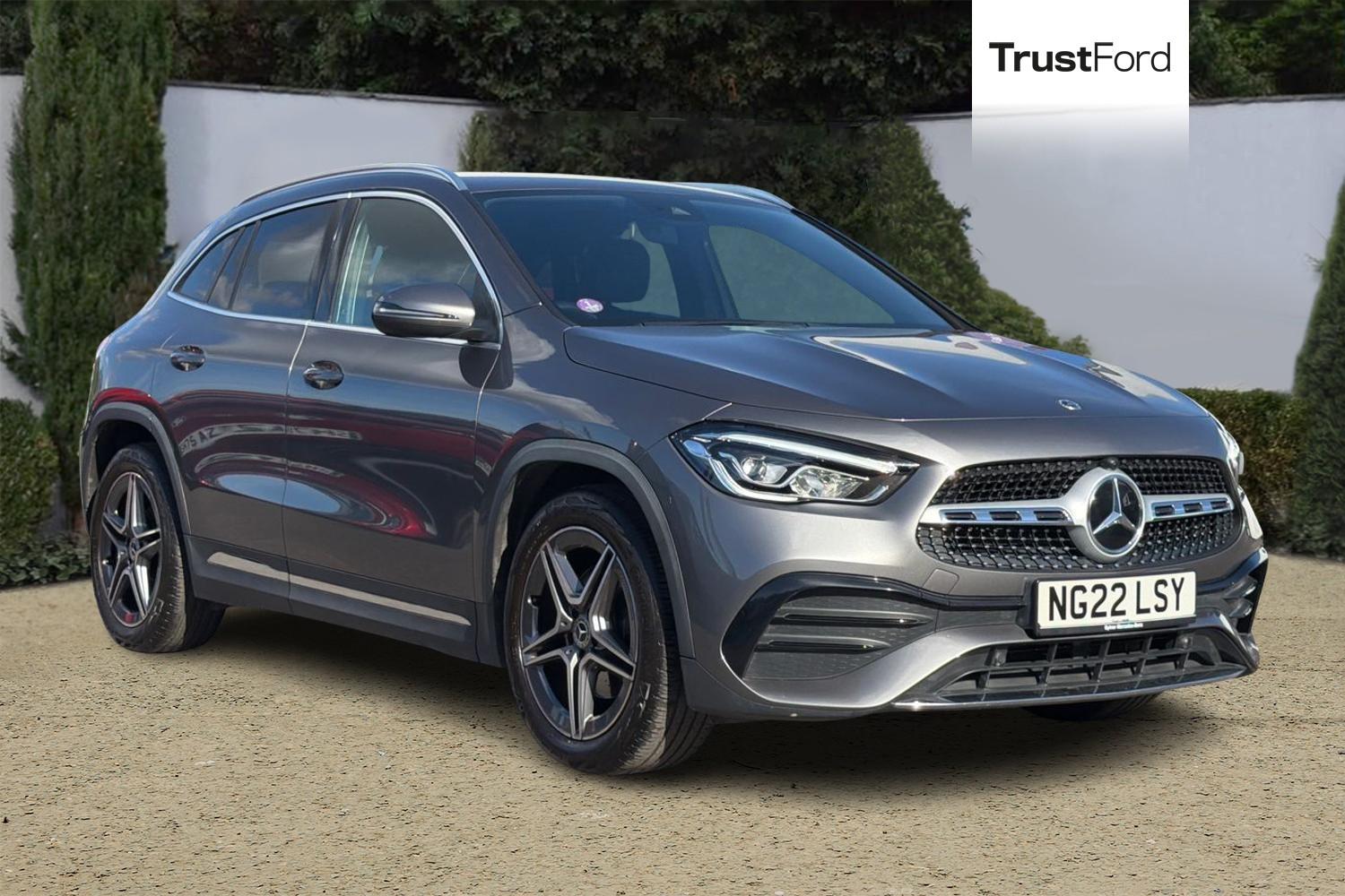Mercedes-Benz GLA Photo 0