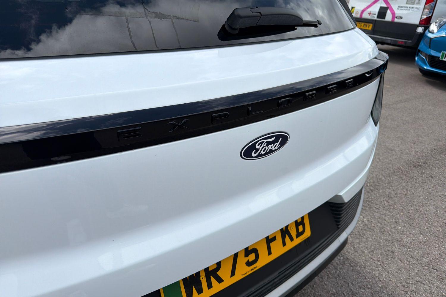 Ford Explorer Photo 30