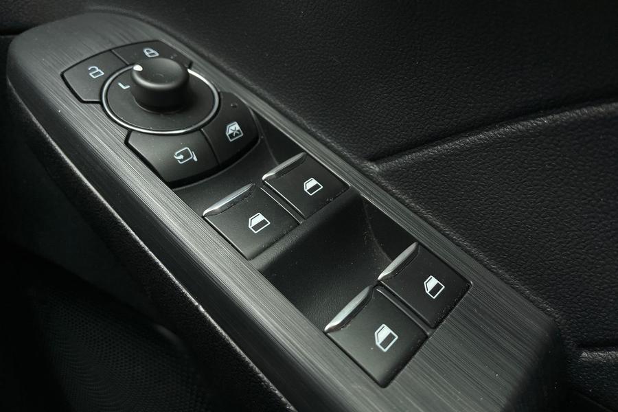 Ford Kuga Photo autoimg-1adf115cd036333445e283125322eb2300e4298f.jpg