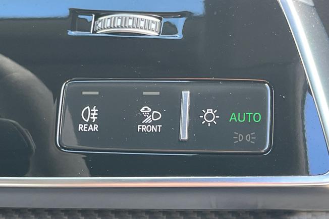 AUDI Rsq8 Photo 35