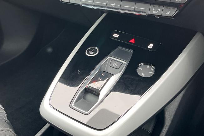 AUDI Q4 e-tron Photo 30