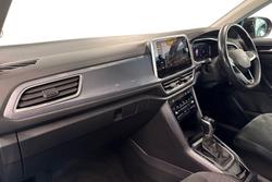 Volkswagen T-Roc Photo 2