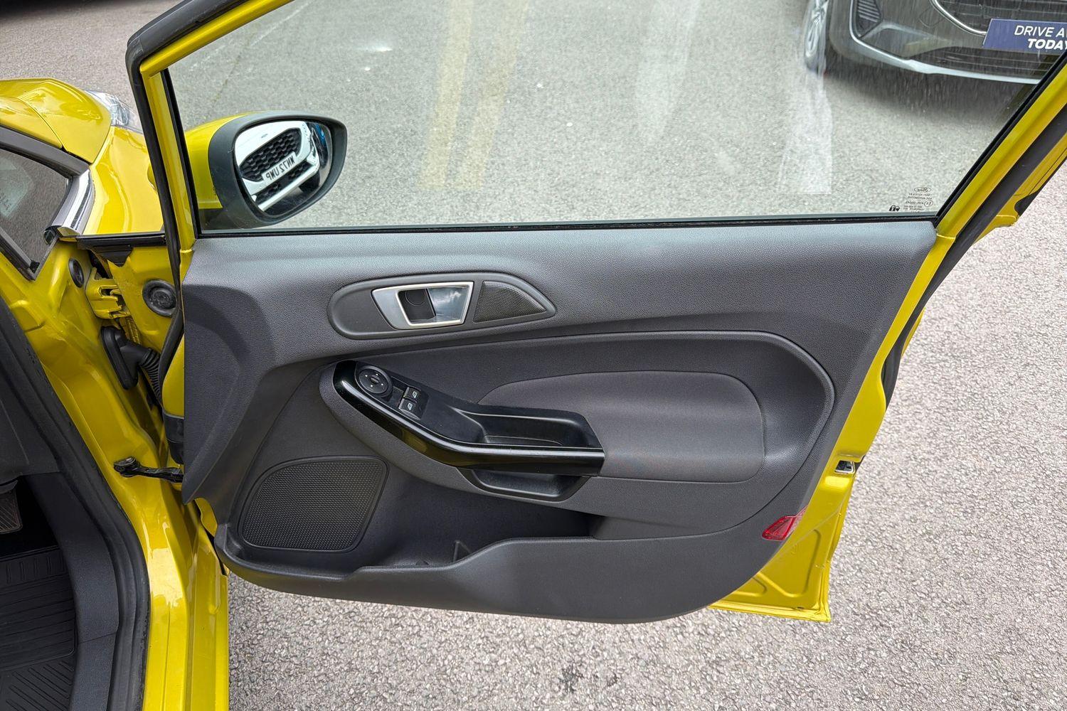 Ford FIESTA Photo 39