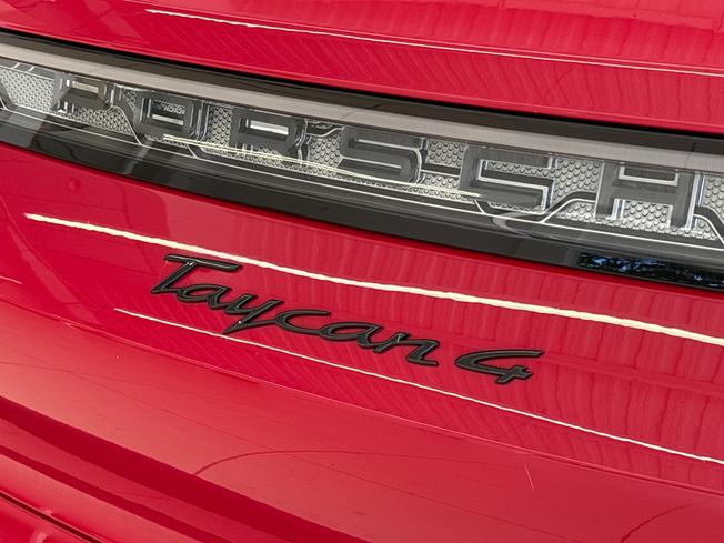 PORSCHE Taycan Photo 48