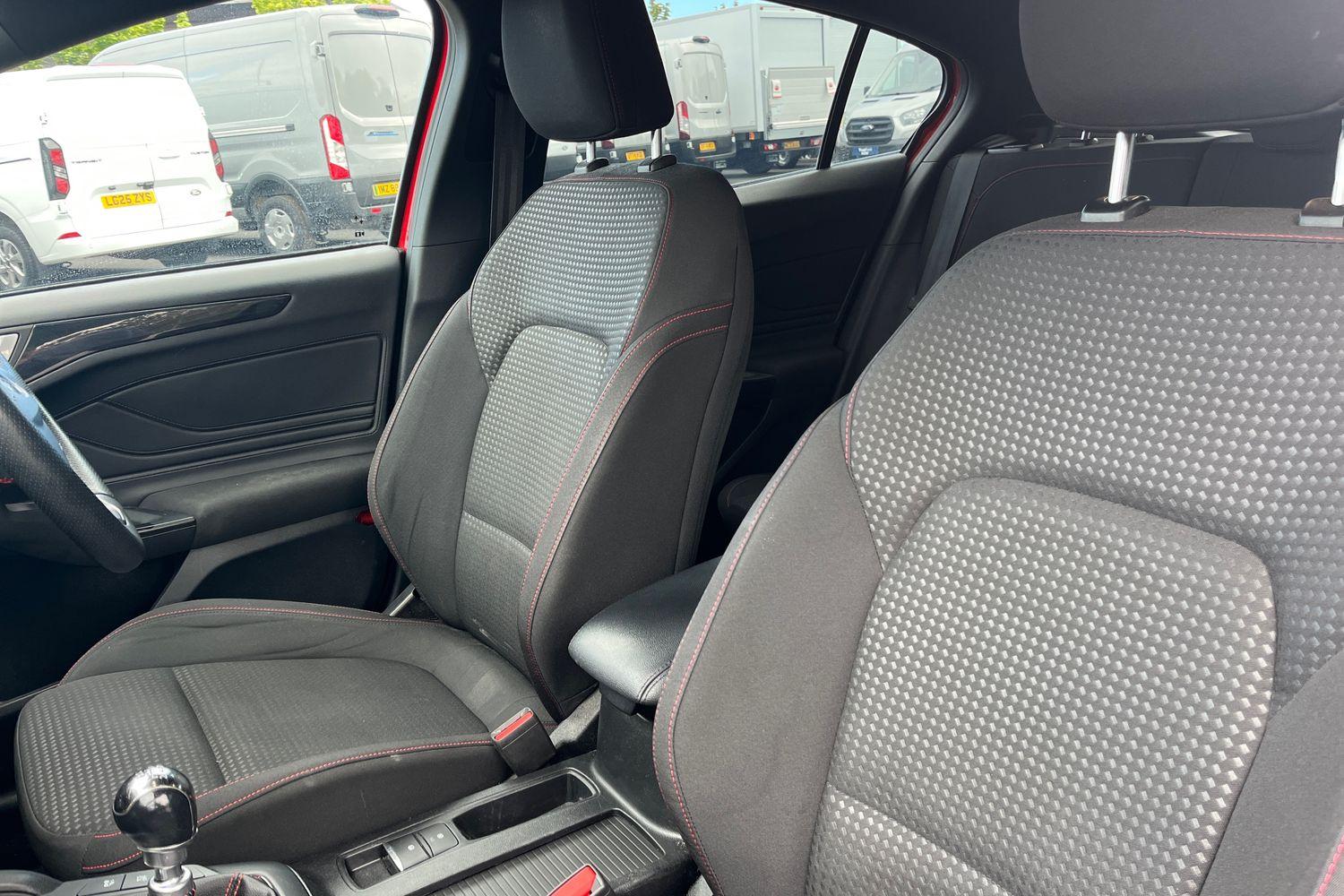 Ford FOCUS Photo 18