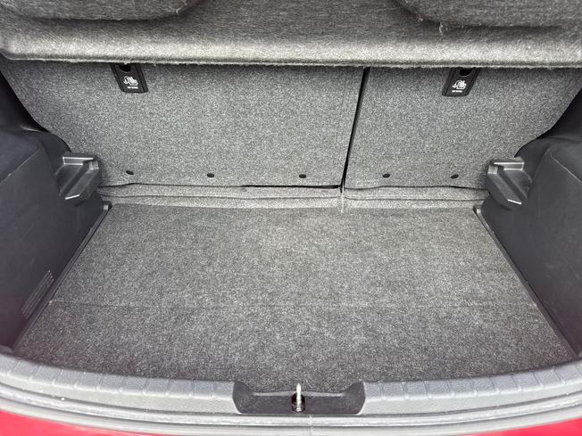 TOYOTA Yaris Photo 12