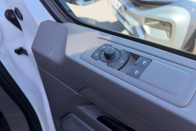 VOLKSWAGEN Transporter Photo 29