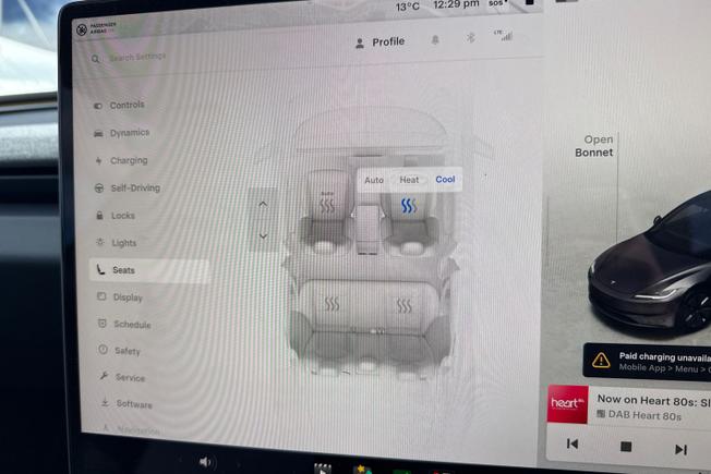 TESLA Model 3 Photo 32