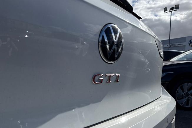 VOLKSWAGEN Golf Photo 22