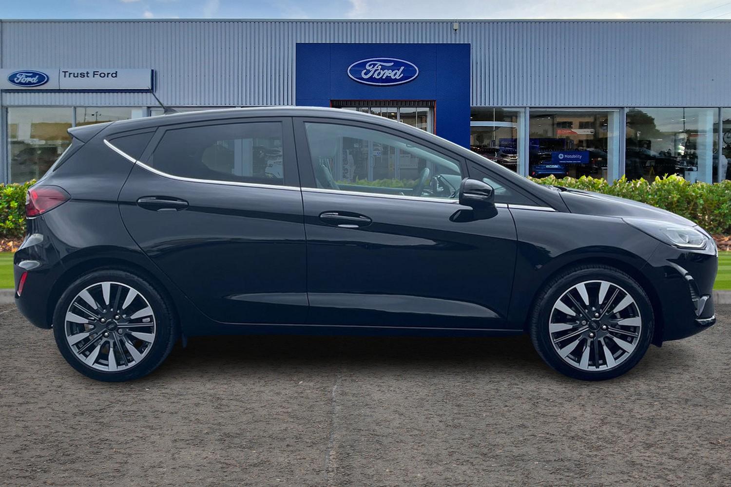 Ford FIESTA Photo 2
