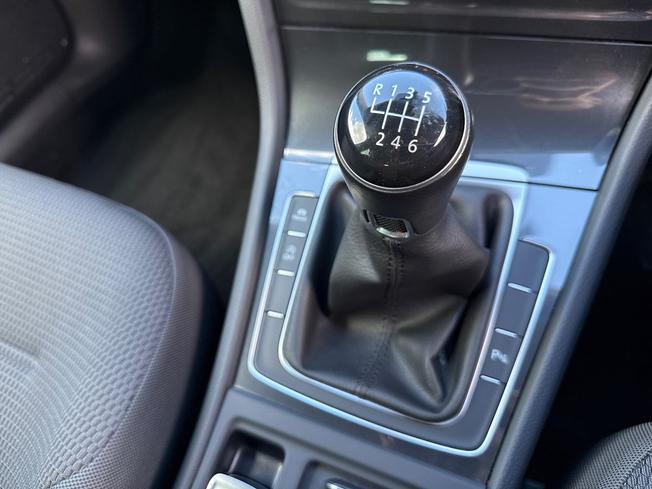 Volkswagen Golf Photo 32