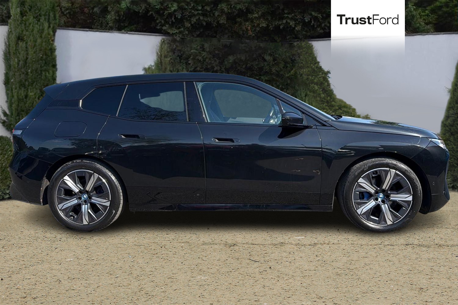 BMW iX Photo 2