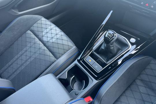 Volkswagen Golf Photo autoimg-1b10d234b278d49bcf3db3cb35ad9407d8baa938.jpg