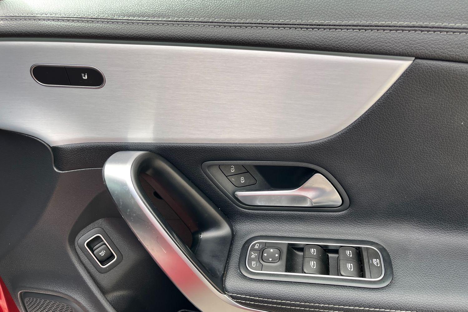Mercedes-Benz CLA Photo 24