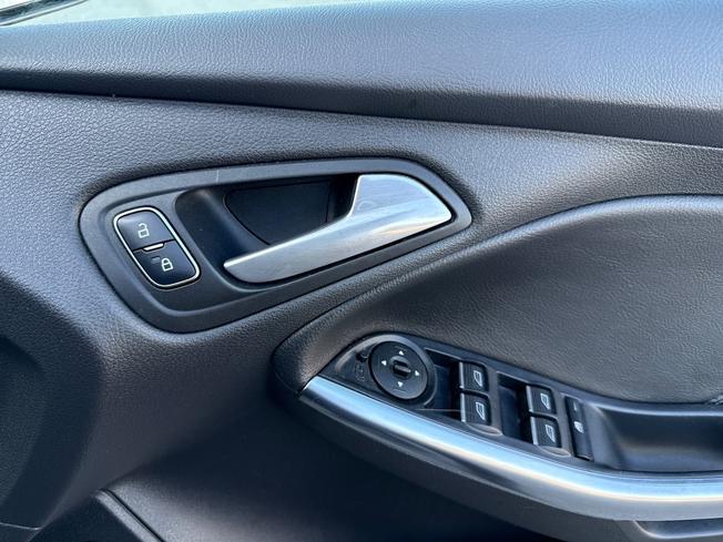 FORD Focus Photo 28