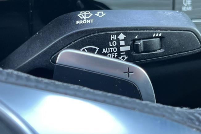 AUDI Q8 E-Tron Photo 33