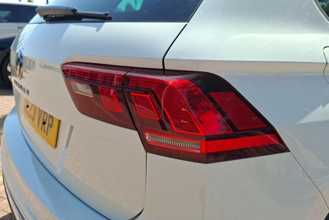 VOLKSWAGEN Tiguan Photo 18