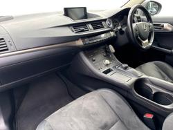 LEXUS Ct Photo 2