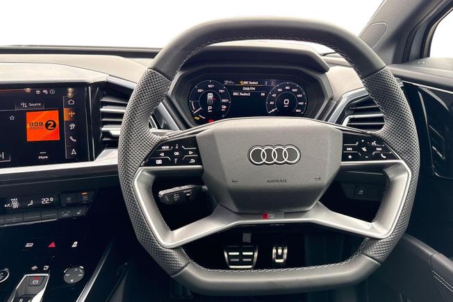 Audi Q4 Photo 11