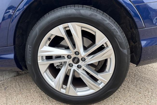 AUDI Q7 Photo 32