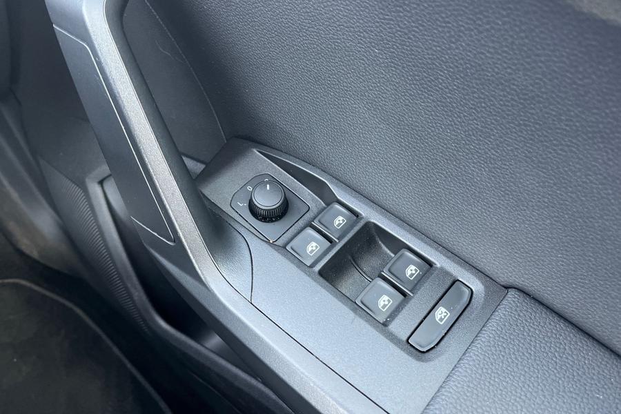 SEAT ARONA Photo autoimg-1b3f5e6c7706ef33091845d239215dec6a2ab837.jpg
