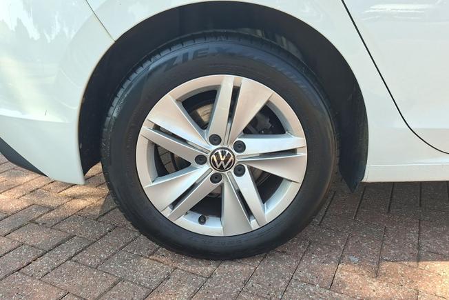VOLKSWAGEN Golf Photo 5