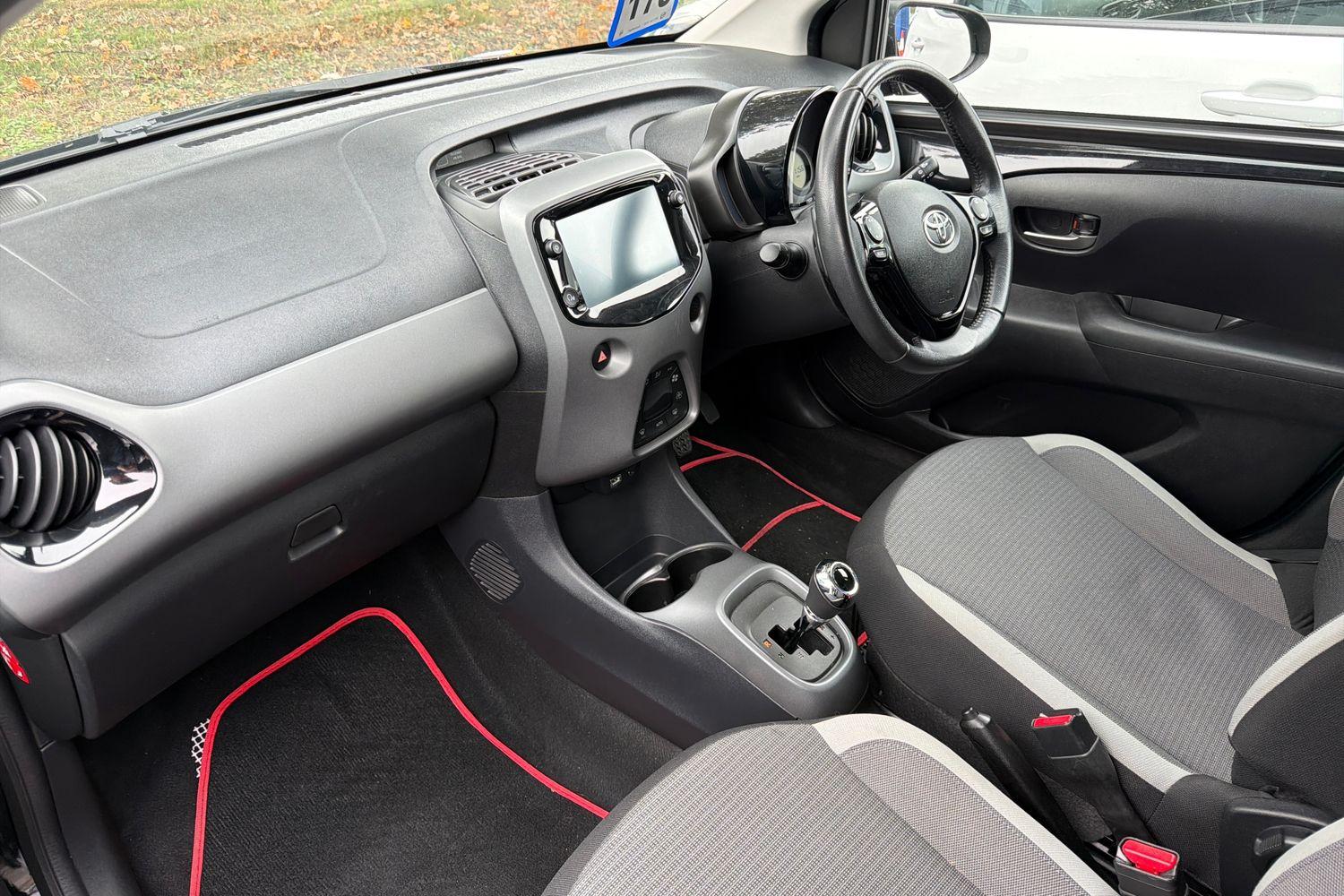 Toyota AYGO Photo 17