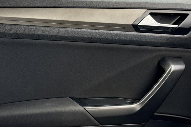 Volkswagen T-Roc Photo 26
