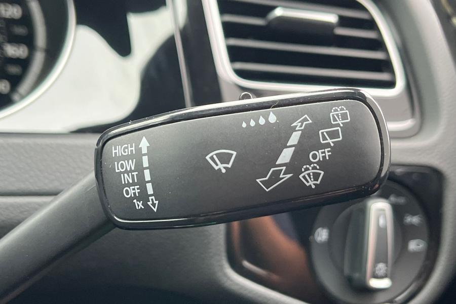 Volkswagen GOLF Photo autoimg-1b48f0f298ae70e35a83a1841f071aa75bace831.jpg