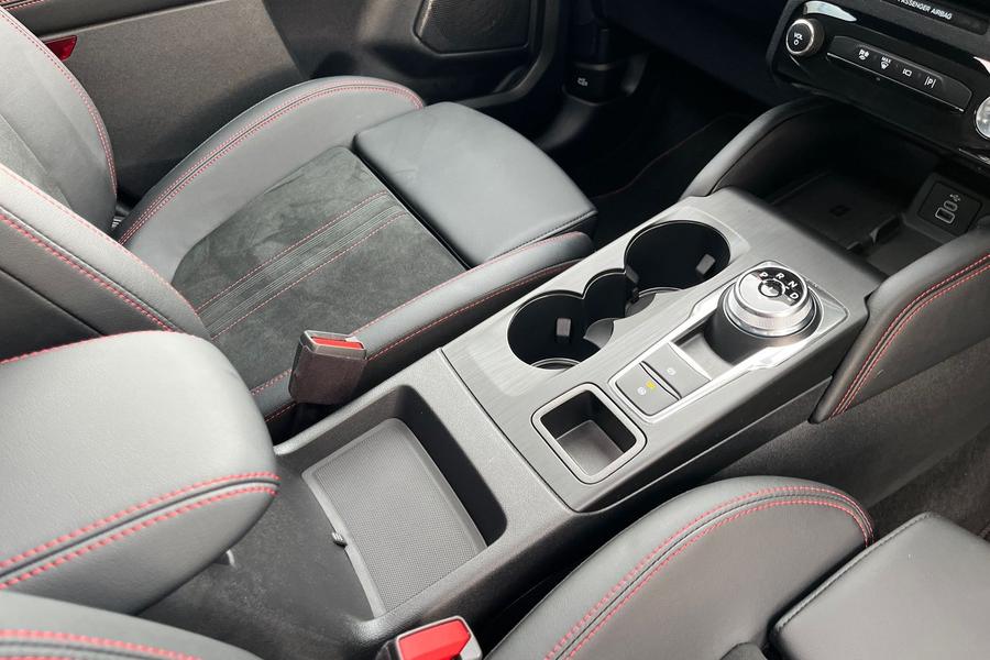 Ford Kuga Photo autoimg-1b533f53964394cf0c973297c961bf9a85cb6df4.jpg